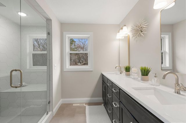 23804 Hall Dr, Lakeville, MN 55044