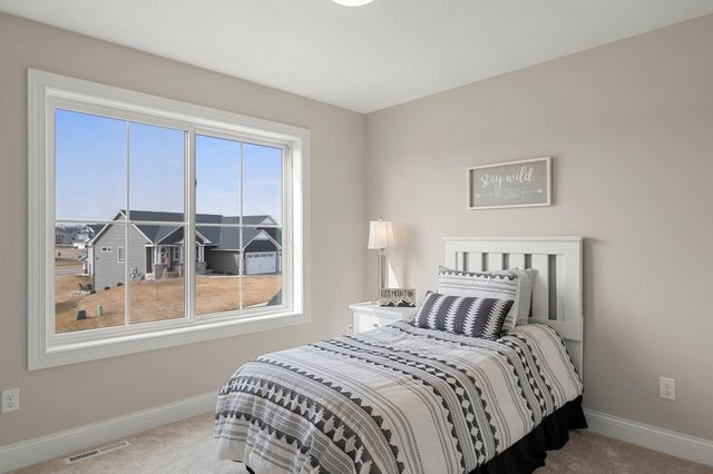 23804 Hall Dr, Lakeville, MN 55044
