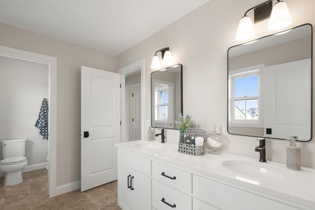 23804 Hall Dr, Lakeville, MN 55044