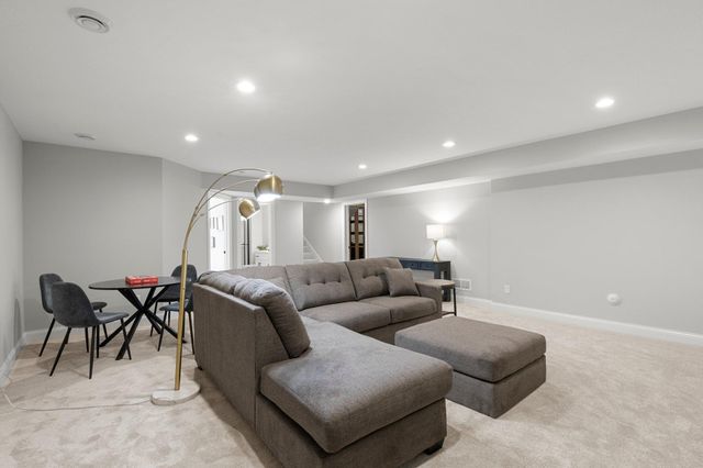 23804 Hall Dr, Lakeville, MN 55044