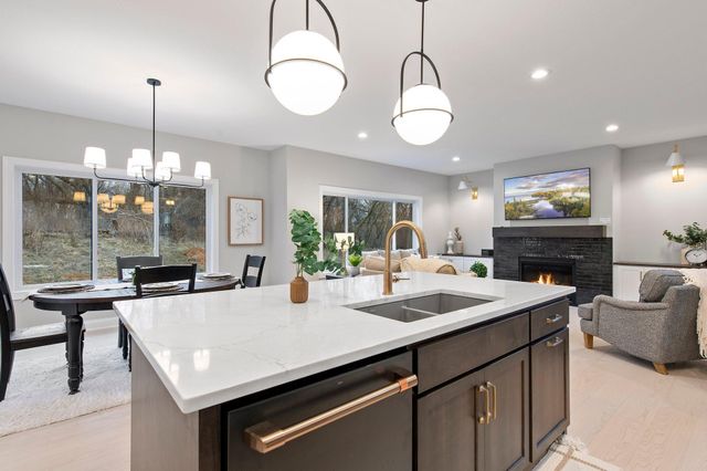23804 Hall Dr, Lakeville, MN 55044