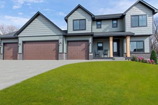 23804 Hall Dr, Lakeville, MN 55044