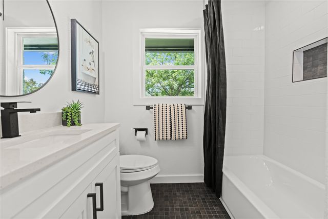 605 Hinton Street, Grand Prairie, TX 75050