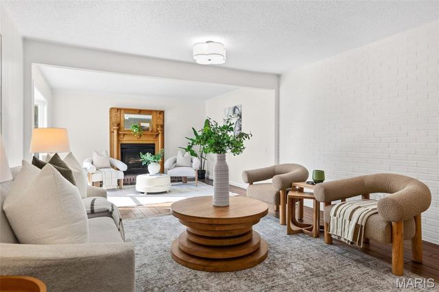 13241 Delft Drive, St Louis, MO 63146