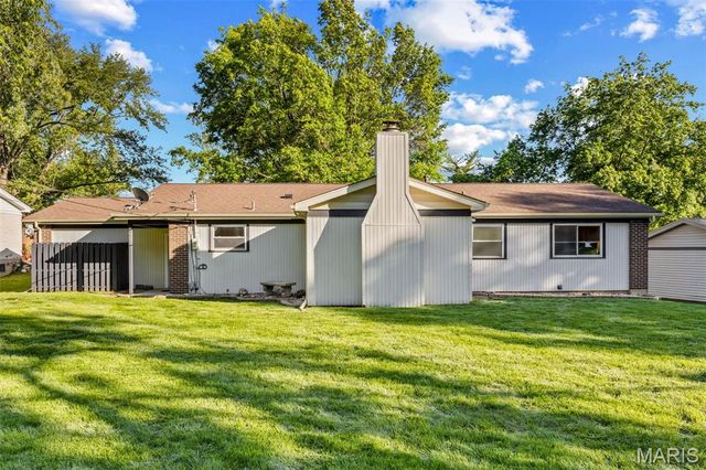 13241 Delft Drive, St Louis, MO 63146