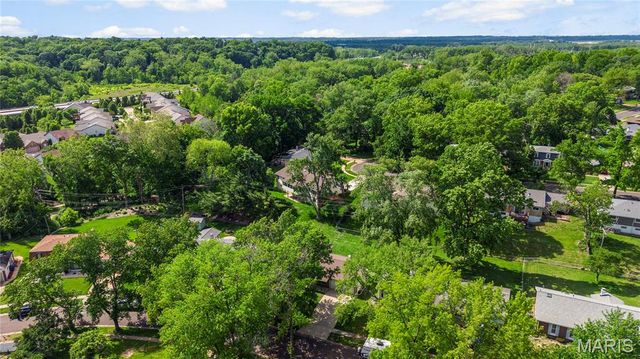 13241 Delft Drive, St Louis, MO 63146