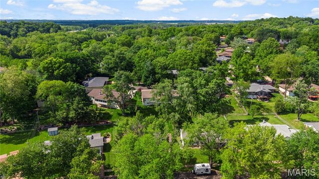 13241 Delft Drive, St Louis, MO 63146
