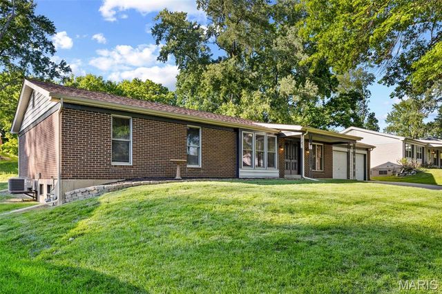 13241 Delft Drive, St Louis, MO 63146