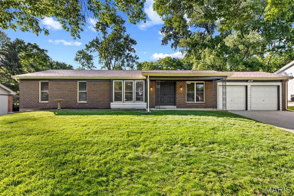 13241 Delft Drive, St Louis, MO 63146