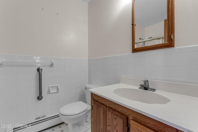 2 Seville Place, Toms River, NJ 08757