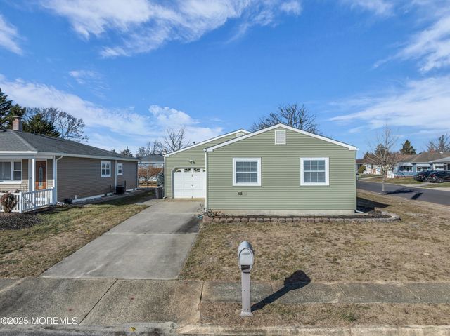 2 Seville Place, Toms River, NJ 08757