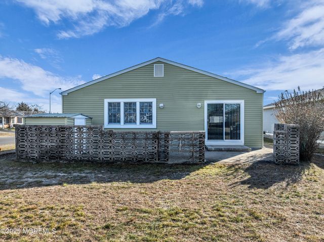 2 Seville Place, Toms River, NJ 08757