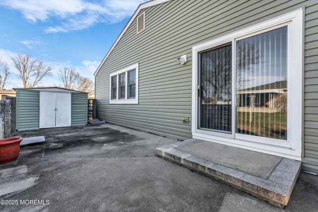 2 Seville Place, Toms River, NJ 08757