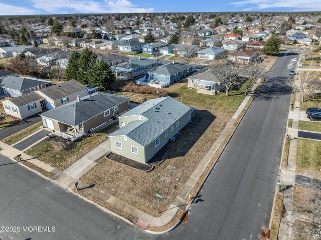 2 Seville Place, Toms River, NJ 08757