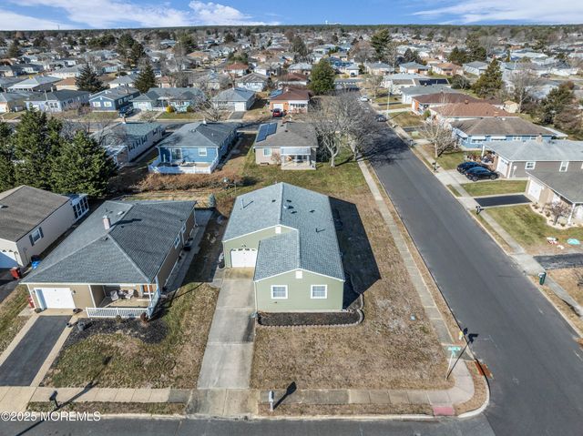 2 Seville Place, Toms River, NJ 08757