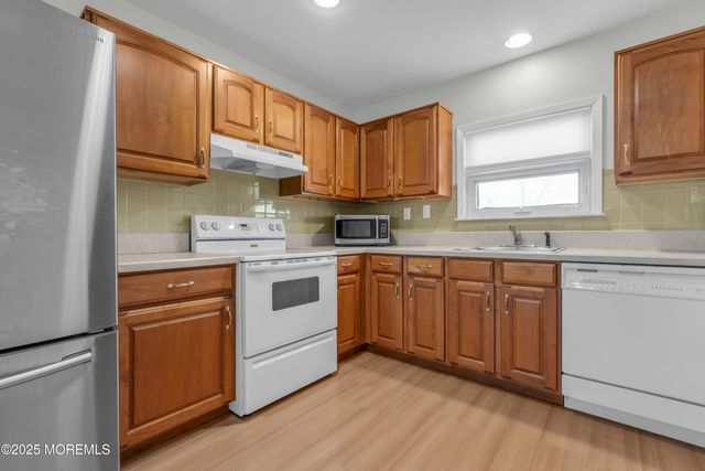 2 Seville Place, Toms River, NJ 08757