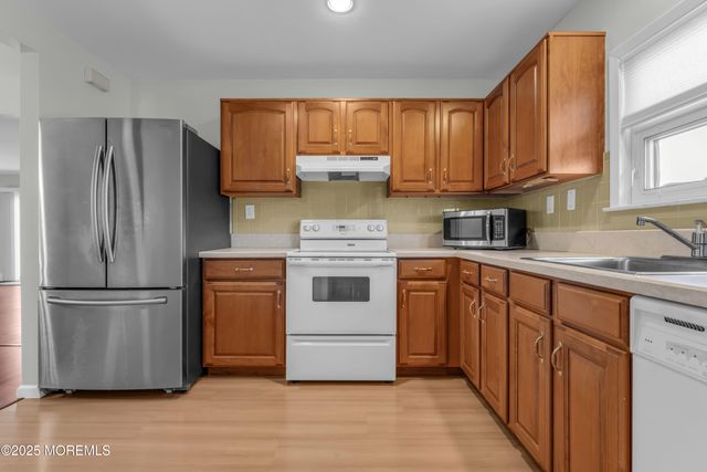 2 Seville Place, Toms River, NJ 08757