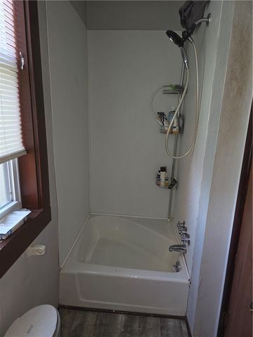 420 Walnut St, Mt Oliver, PA 15210