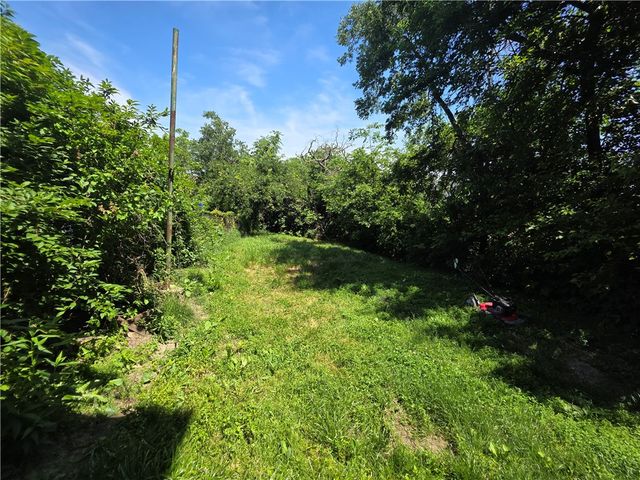 420 Walnut St, Mt Oliver, PA 15210