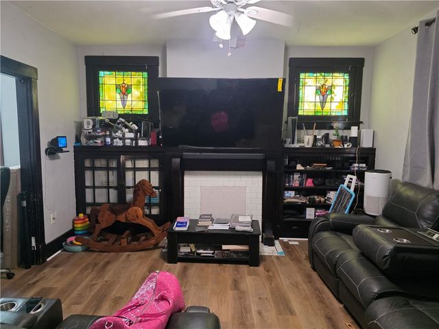 420 Walnut St, Mt Oliver, PA 15210