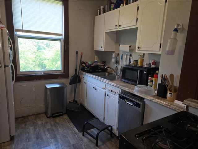 420 Walnut St, Mt Oliver, PA 15210