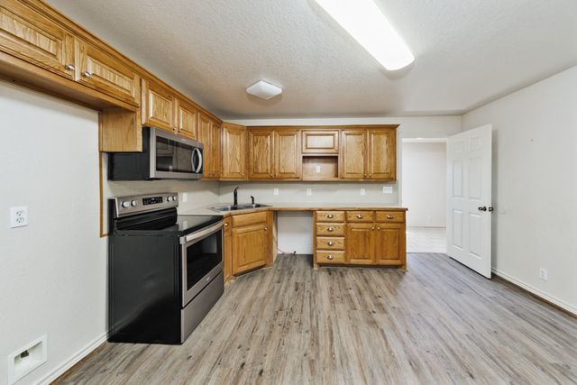 907 N Lamb Street, Bowie, TX 76230