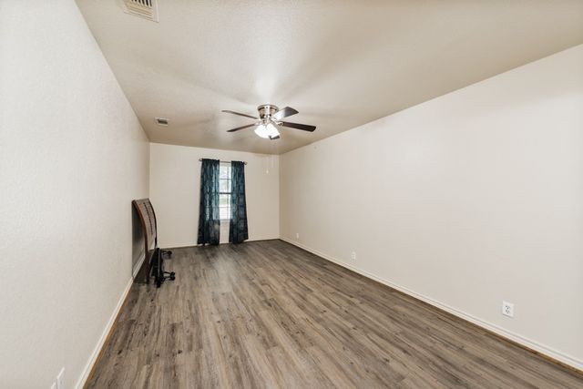 907 N Lamb Street, Bowie, TX 76230