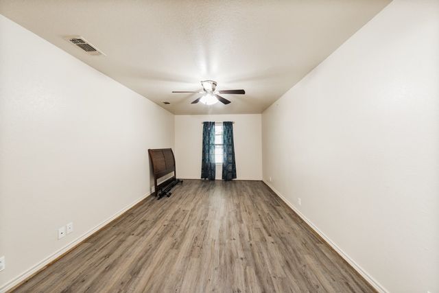 907 N Lamb Street, Bowie, TX 76230