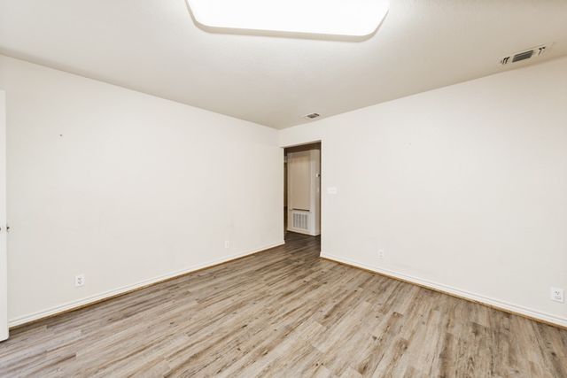 907 N Lamb Street, Bowie, TX 76230
