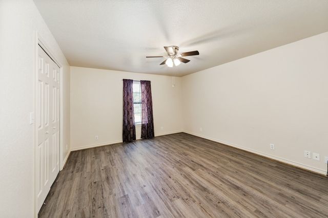 907 N Lamb Street, Bowie, TX 76230