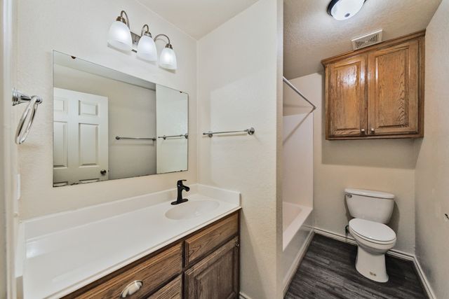 907 N Lamb Street, Bowie, TX 76230
