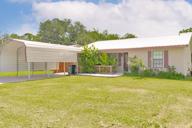 907 N Lamb Street, Bowie, TX 76230