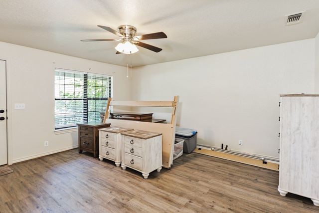 907 N Lamb Street, Bowie, TX 76230