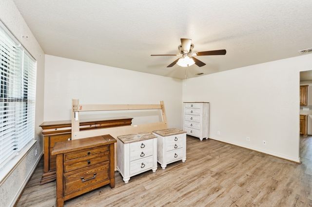 907 N Lamb Street, Bowie, TX 76230