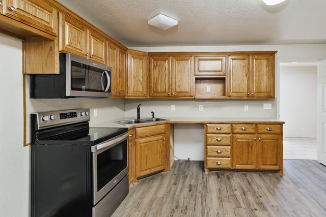 907 N Lamb Street, Bowie, TX 76230