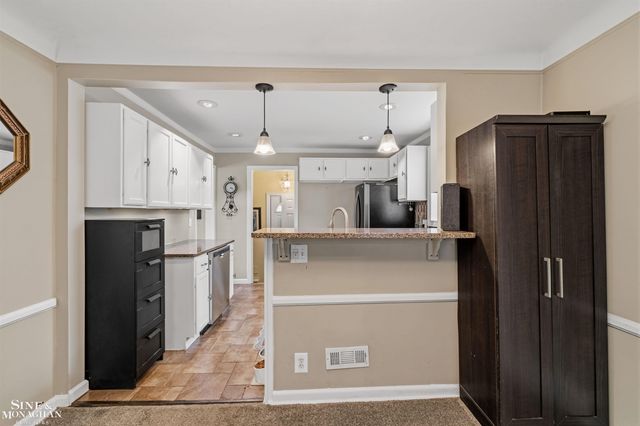 21208 Hunt Club Drive, Harper Woods, MI 48225