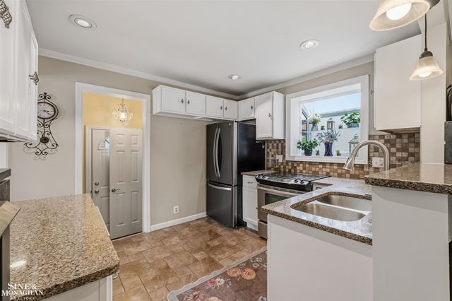 21208 Hunt Club Drive, Harper Woods, MI 48225