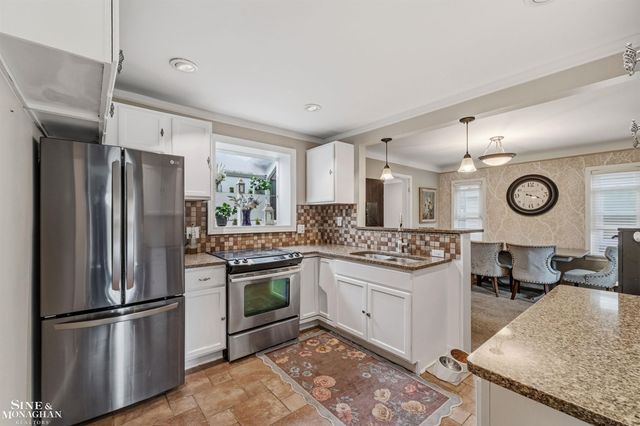 21208 Hunt Club Drive, Harper Woods, MI 48225