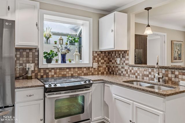 21208 Hunt Club Drive, Harper Woods, MI 48225