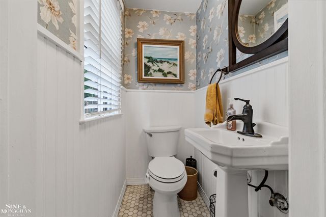 21208 Hunt Club Drive, Harper Woods, MI 48225