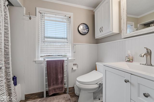 21208 Hunt Club Drive, Harper Woods, MI 48225