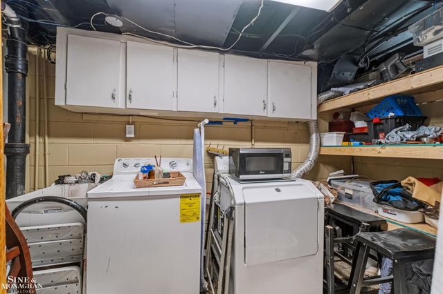 21208 Hunt Club Drive, Harper Woods, MI 48225