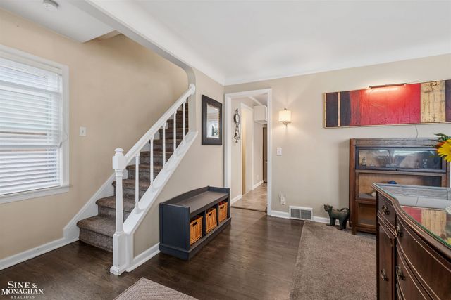 21208 Hunt Club Drive, Harper Woods, MI 48225