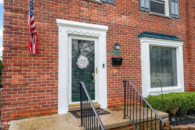 21208 Hunt Club Drive, Harper Woods, MI 48225