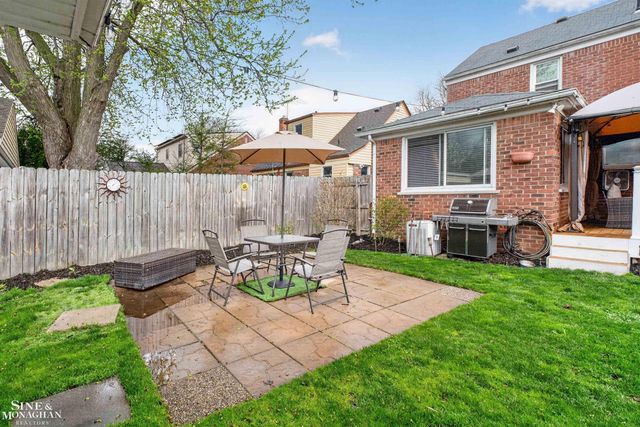 21208 Hunt Club Drive, Harper Woods, MI 48225