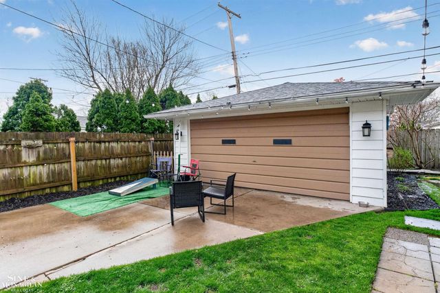 21208 Hunt Club Drive, Harper Woods, MI 48225