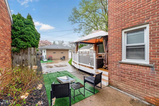 21208 Hunt Club Drive, Harper Woods, MI 48225