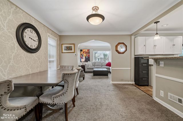 21208 Hunt Club Drive, Harper Woods, MI 48225