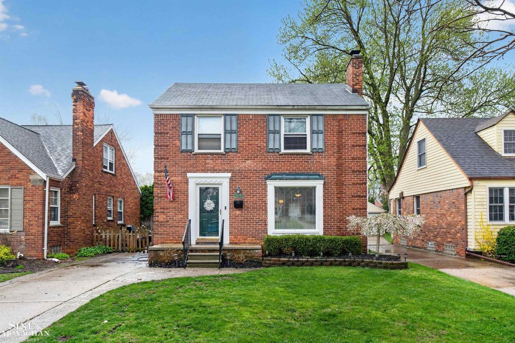 21208 Hunt Club Drive, Harper Woods, MI 48225