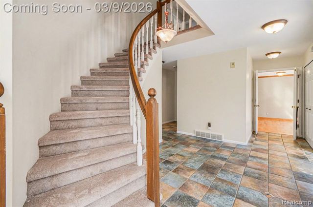 4280 Woodlands, Orchard Lake, MI 48323